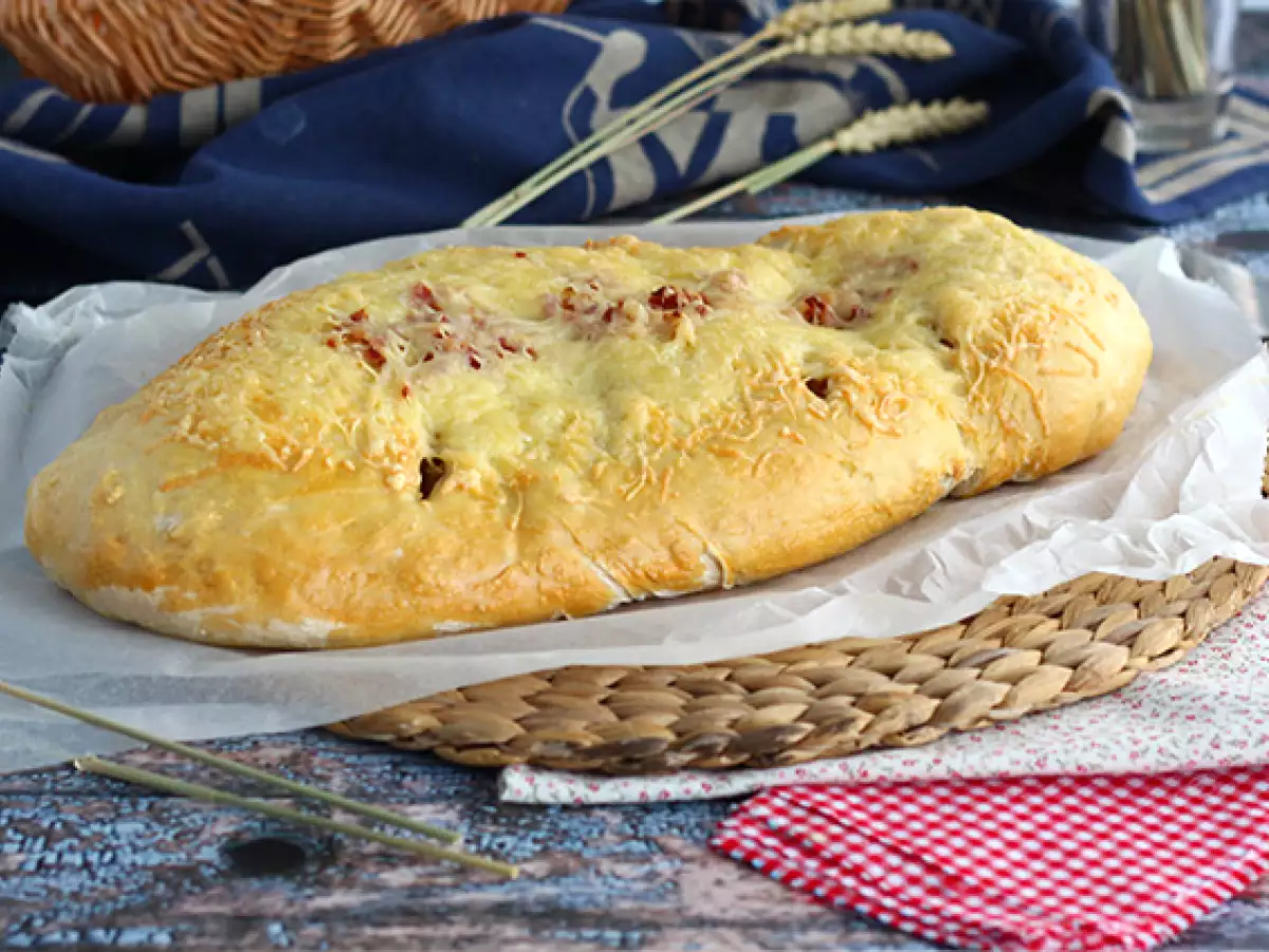Soğanlı ve Lardonlu Fougasse Ekmeği
