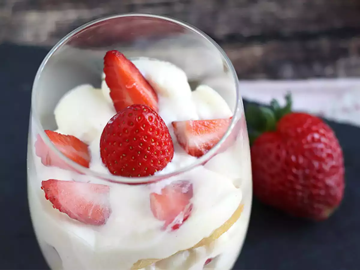 Soğutulmuş çilekli tiramisu verrines - fotoğraf 3