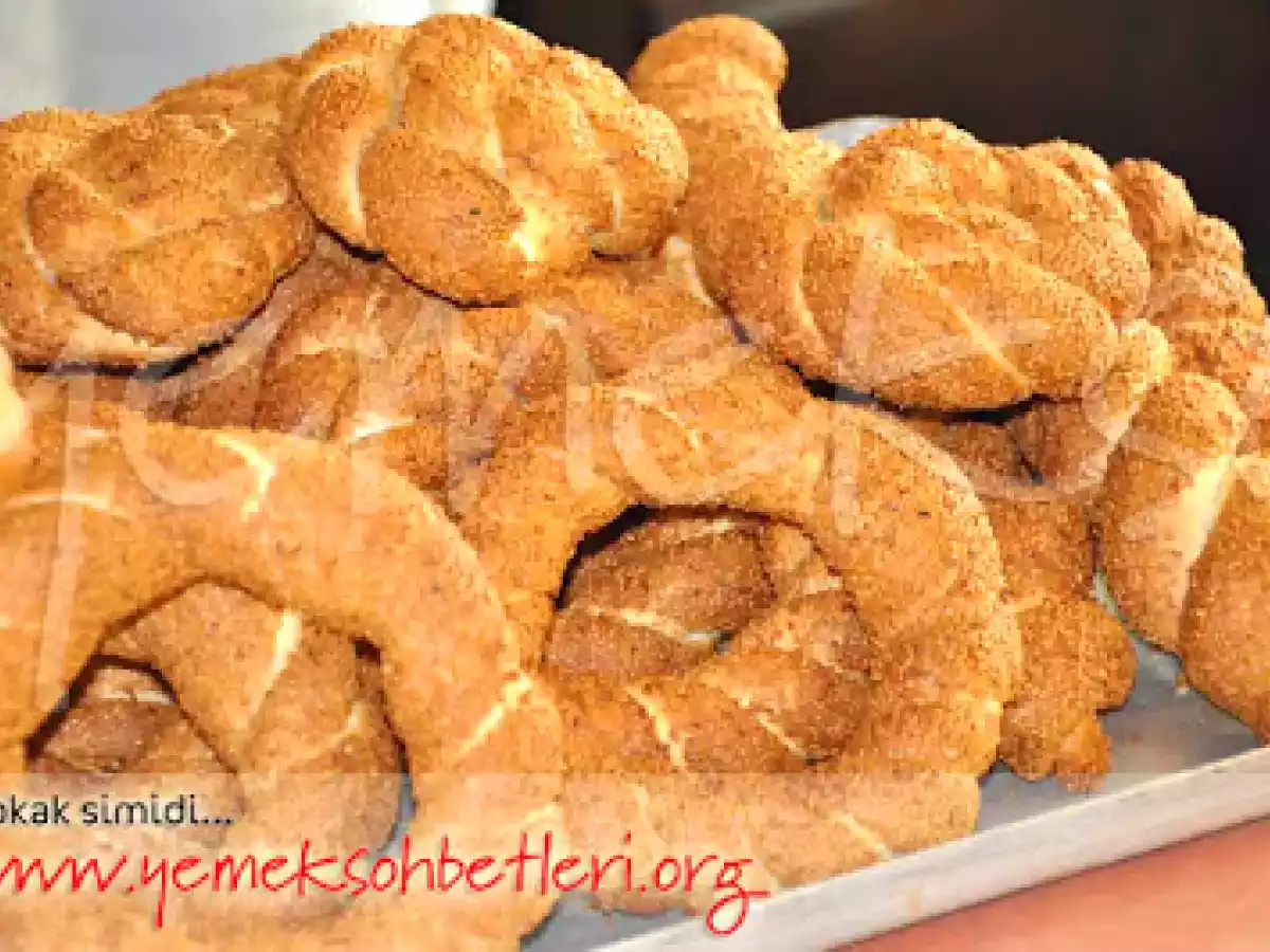 Sokak simidi (Baklavacı Güllüoğlu Simit Tarifi)