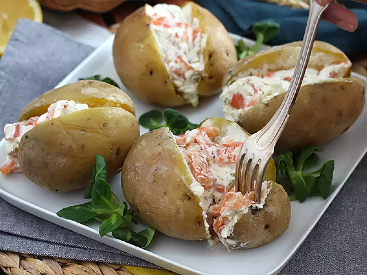 Somon füme ve fromage frais ile doldurulmuş patates - fotoğraf 5