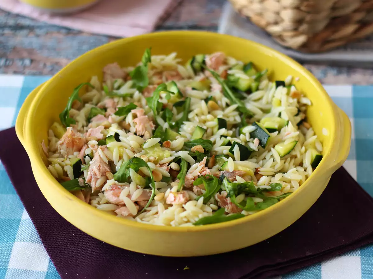 Somon ve kabaklı orzo makarna salatası - fotoğraf 5