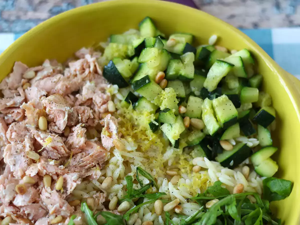 Somon ve kabaklı orzo makarna salatası - fotoğraf 6