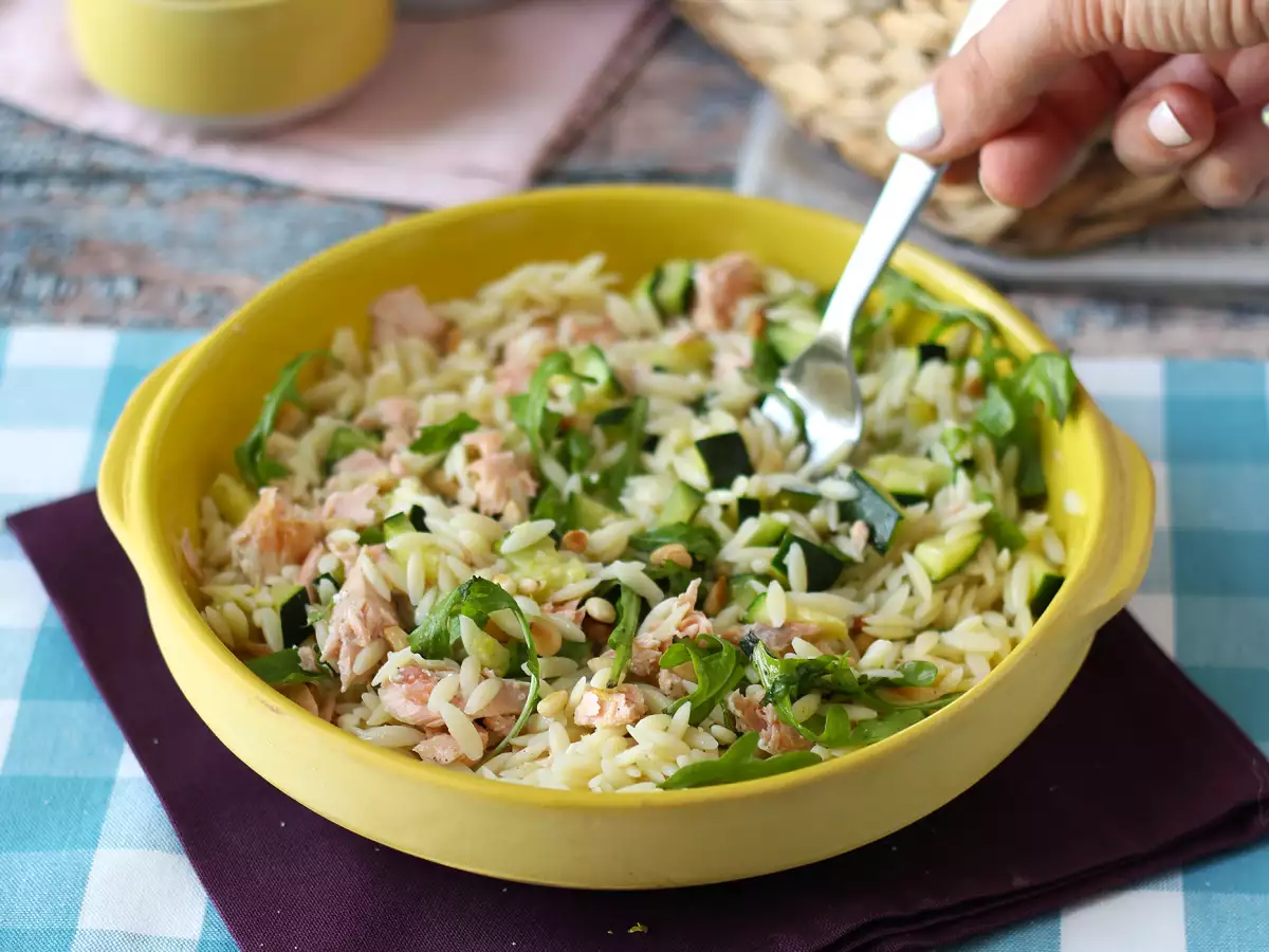 Somon ve kabaklı orzo makarna salatası - fotoğraf 7