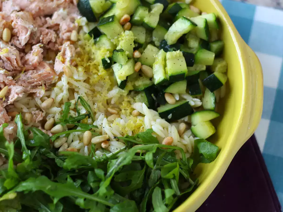 Somon ve kabaklı orzo makarna salatası - fotoğraf 8