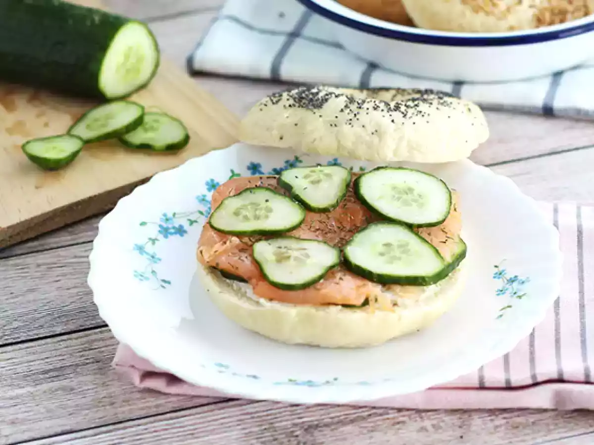 Somonlu simit, salatalık ve fromage frais - fotoğraf 3