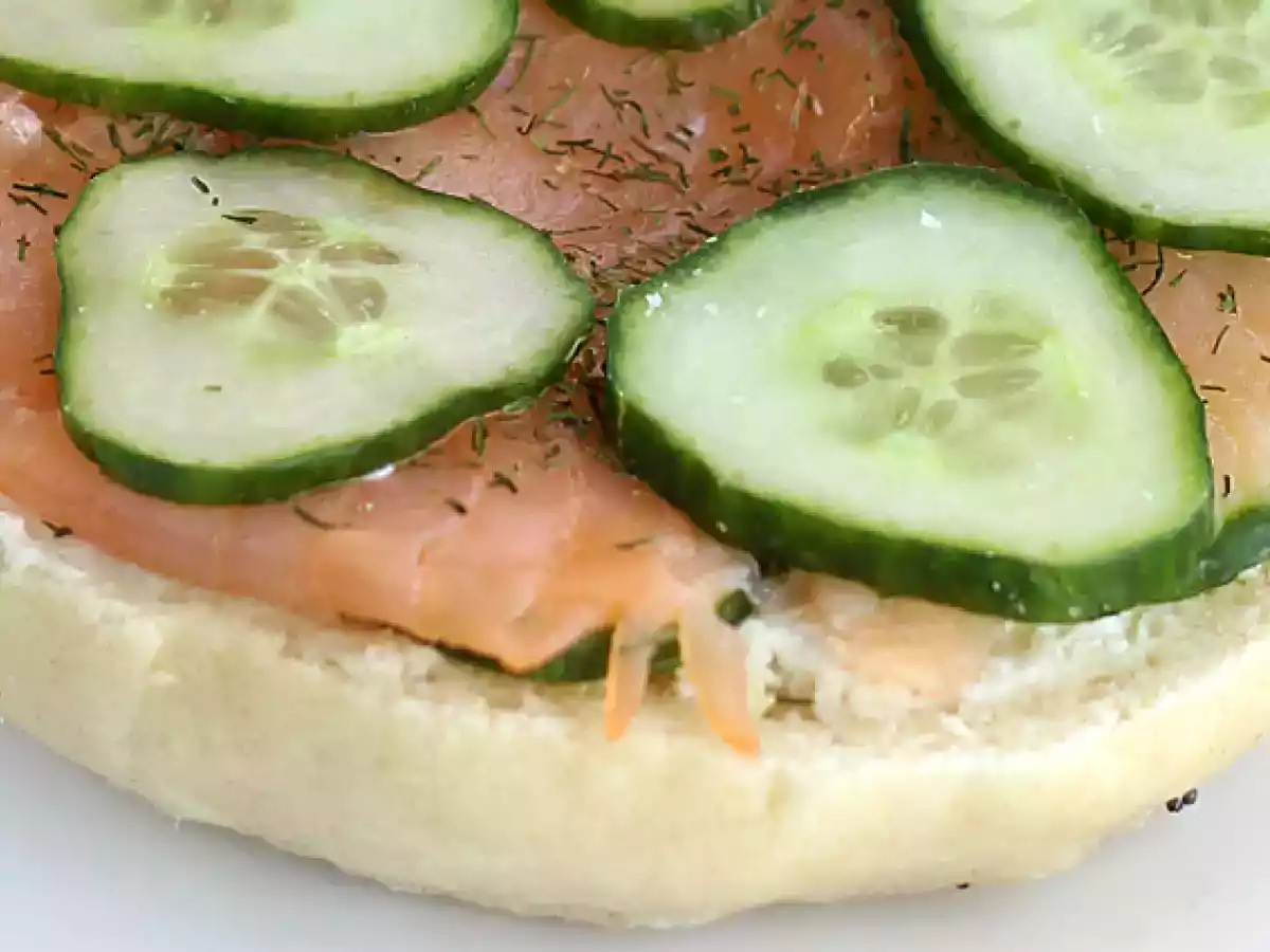Somonlu simit, salatalık ve fromage frais - fotoğraf 4