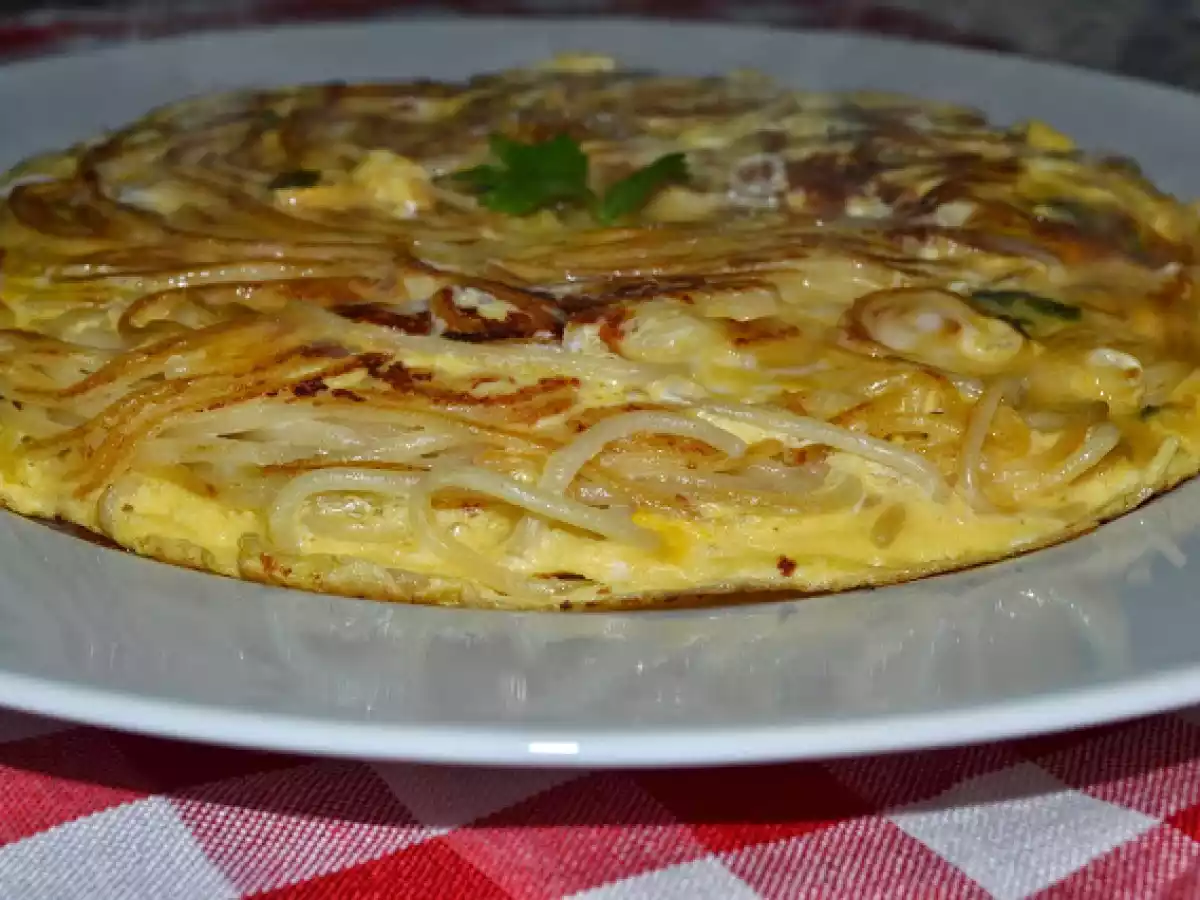 SPAGETTİ OMLETİ