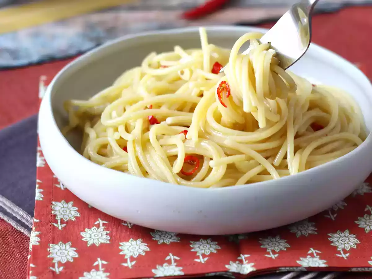 Spaghetti aglio, olio e peperoncino: İtalyan geleneğinin son dakika yemeği - fotoğraf 4