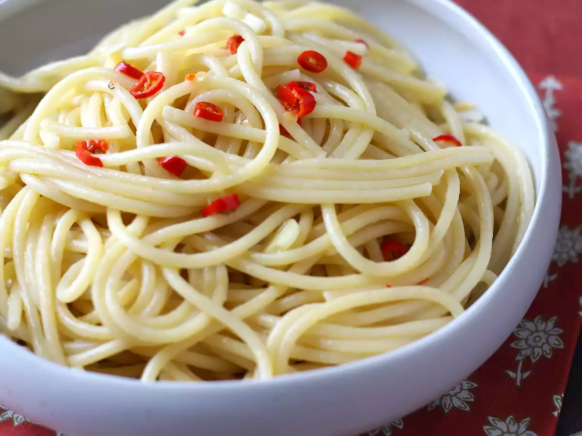 Spaghetti aglio, olio e peperoncino: İtalyan geleneğinin son dakika yemeği - fotoğraf 5