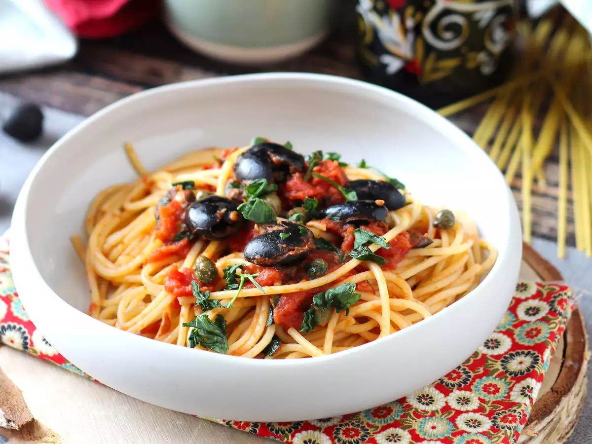 Spaghetti alla puttanesca, hızlı ve lezzetli bir ilk yemek - fotoğraf 3
