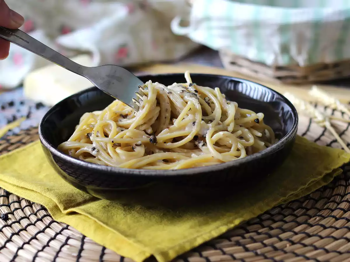 Spaghetti cacio e pepe: 3 malzeme, bir lezzet patlaması! - fotoğraf 4