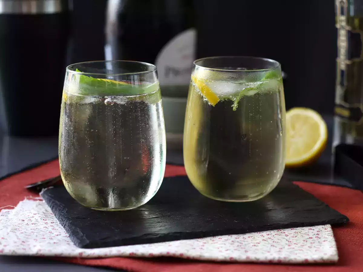 St-Germain Spritz: Mürver Çiçeği Likörlü, Yaz İçin Ferahlatıcı Kokteyl