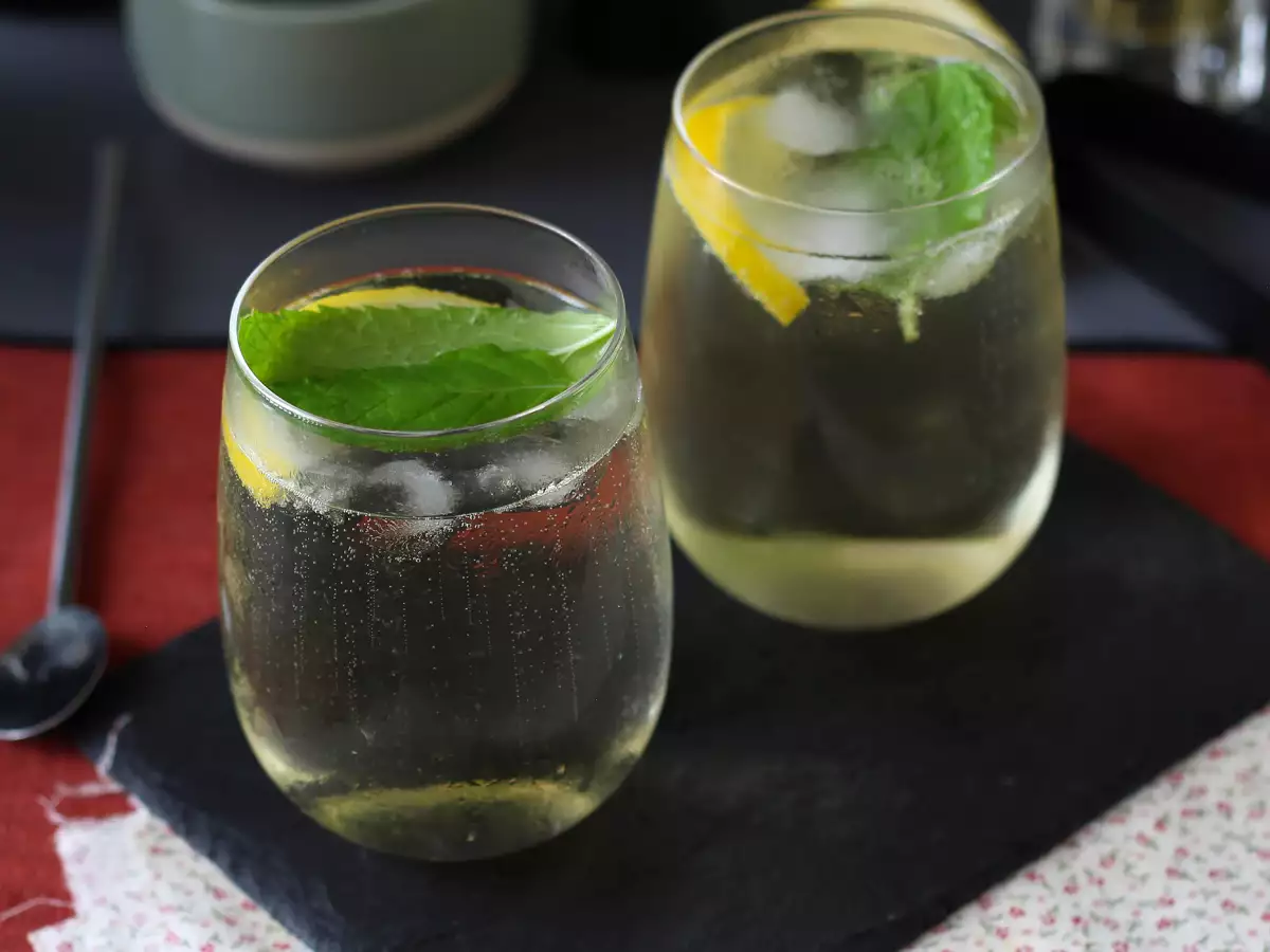 St-Germain Spritz: Mürver Çiçeği Likörlü, Yaz İçin Ferahlatıcı Kokteyl - fotoğraf 5