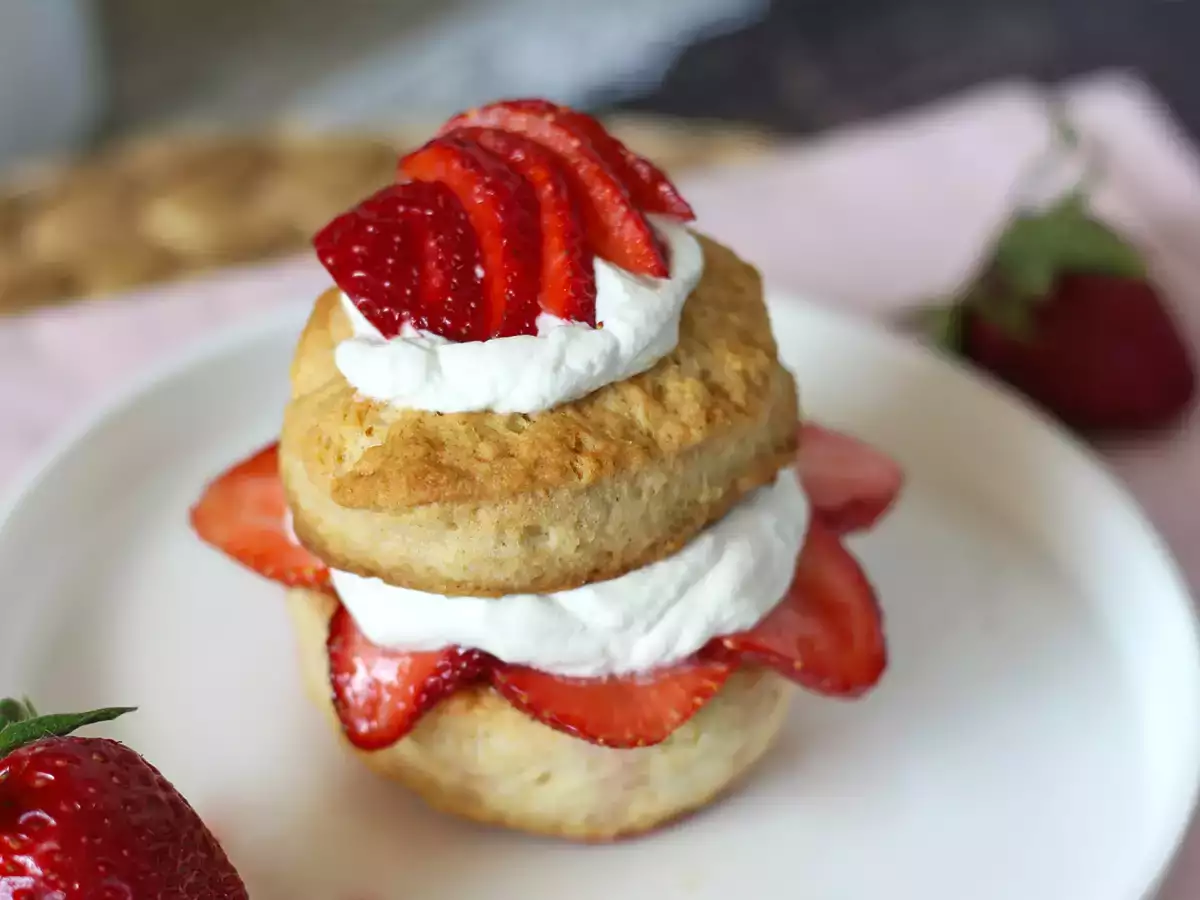Strawberry shortcake: Başarısız Olmayan Amerikan Çilekli ve Kremalı Tatlı - fotoğraf 3