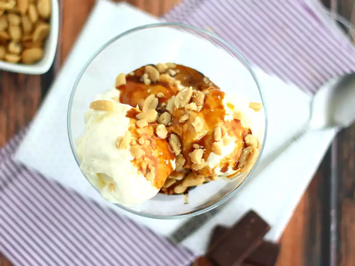 Sundae, tatlı Amerikan dondurması - fotoğraf 2