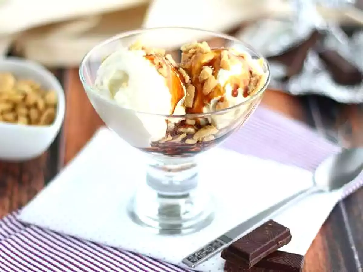 Sundae, tatlı Amerikan dondurması - fotoğraf 4