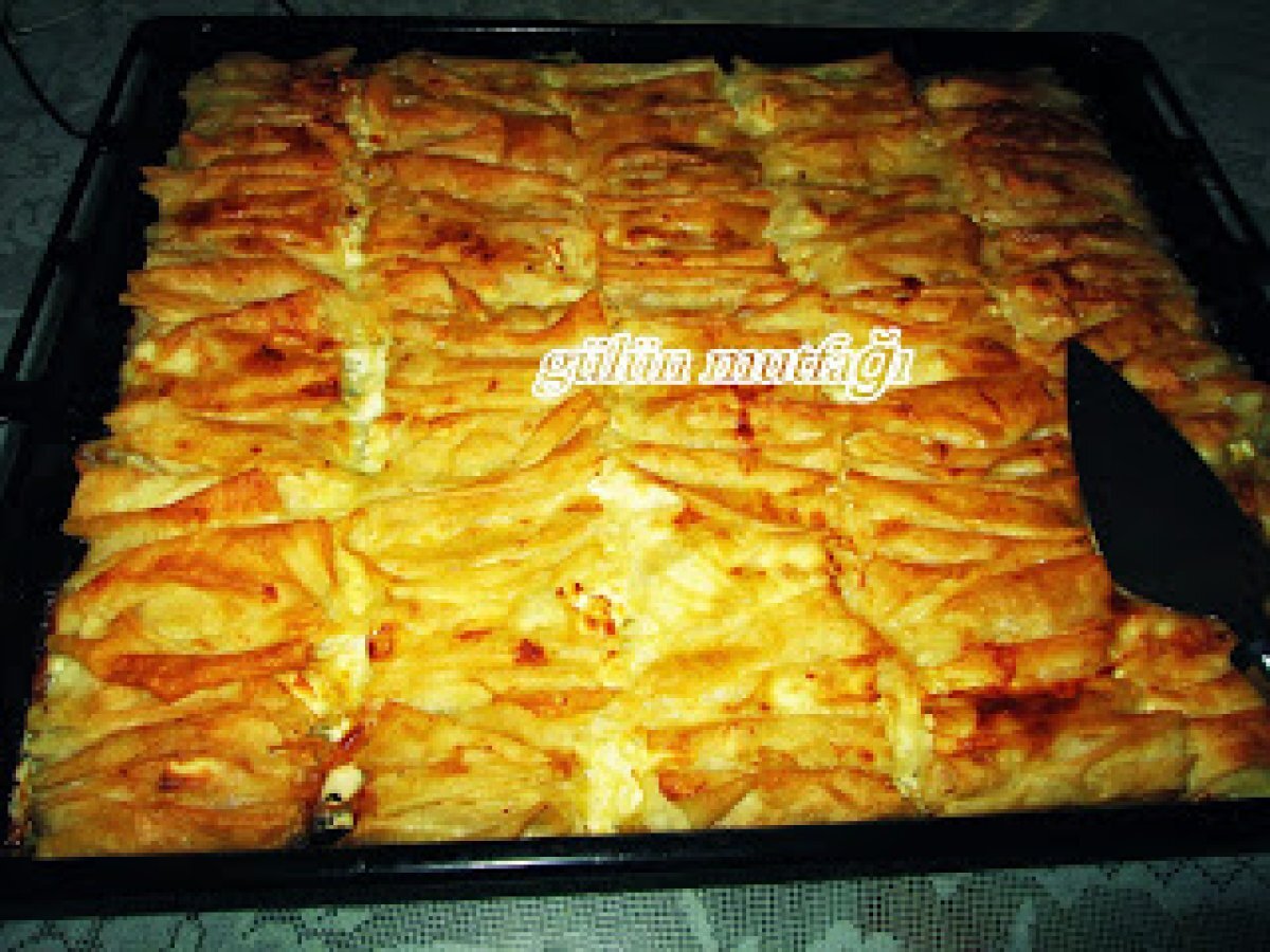 SÜTLÜ BÜZME BÖREK