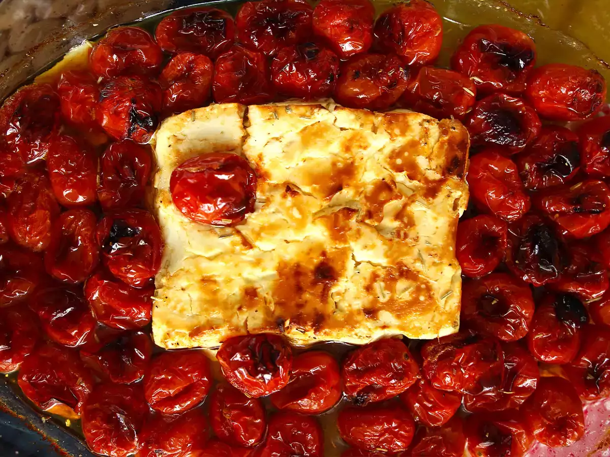 Tagliatelle beyaz peynirli çeri domates - fırında beyaz peynirli makarna - fotoğraf 3