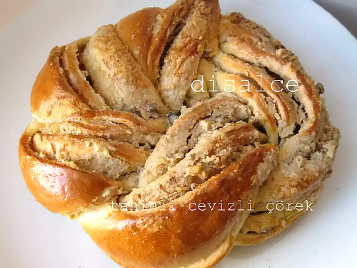 TAHİNLİ CEVİZLİ ÇÖREK