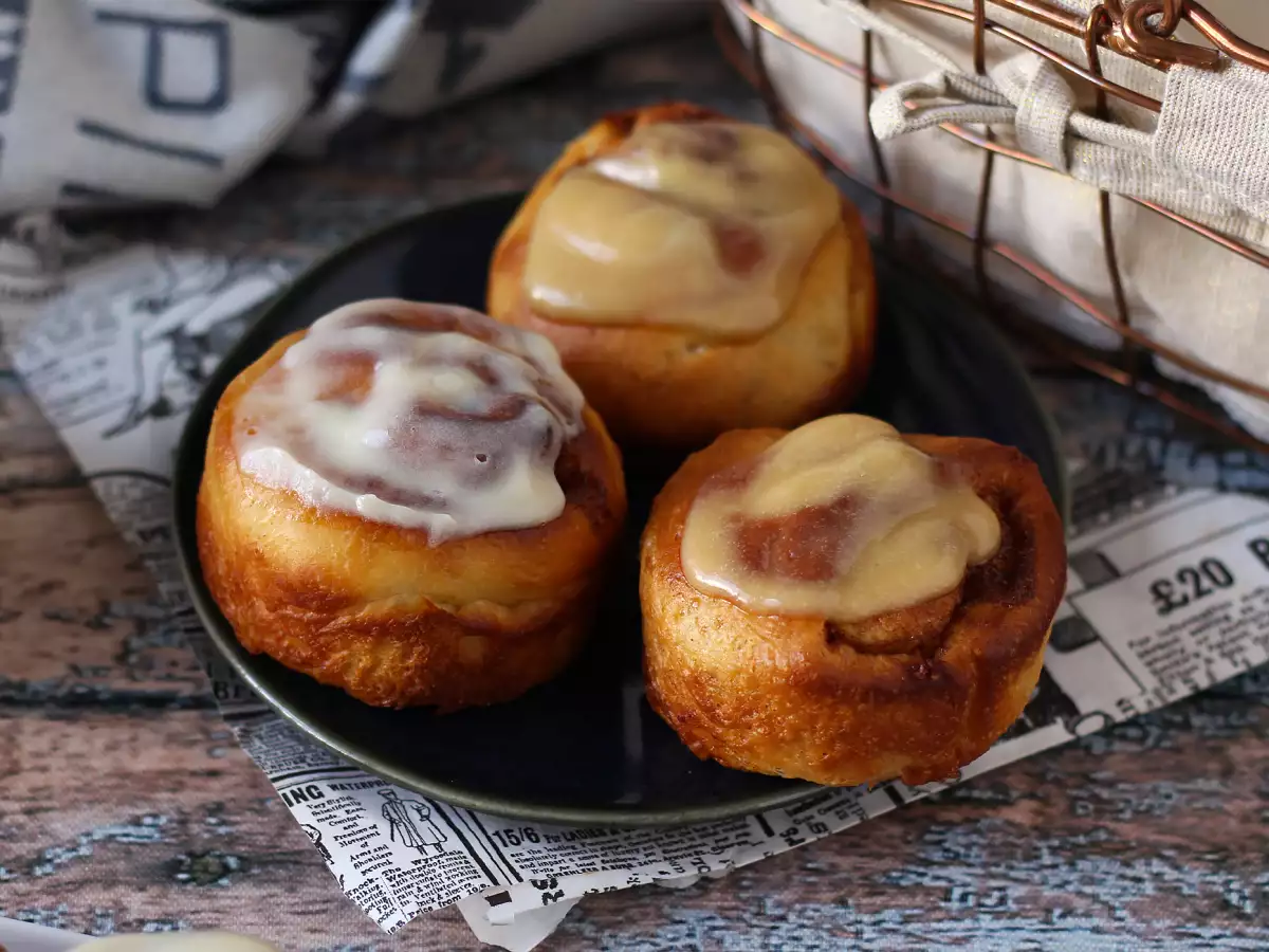 Tarçınlı Rulo Çörek (Cinnamon Roll) ve Vanilyalı Glazür - fotoğraf 2