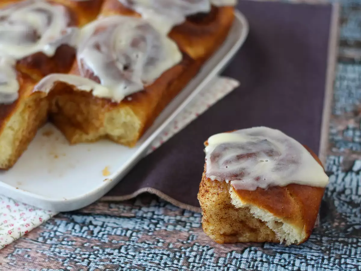 Tarçınlı Rulo Çörek (Cinnamon Roll) ve Vanilyalı Glazür - fotoğraf 4