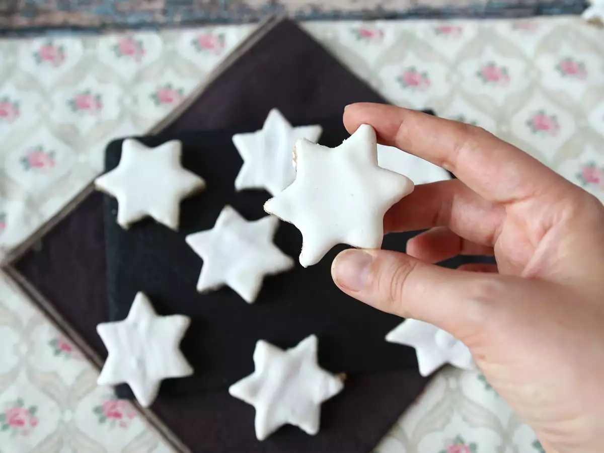 Tarçınlı yıldız bisküviler, bir Noel klasiği - fotoğraf 3