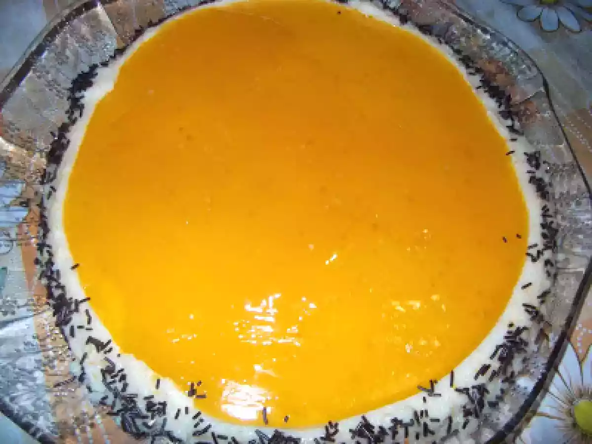 Tart kalıbında meyve soslu irmik tatlısı