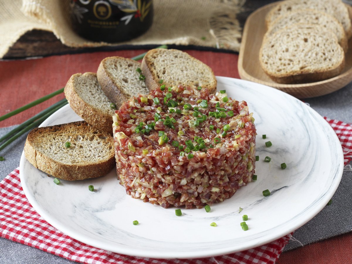 Tartar de fuet: klasik biftek tartarının hızlı bir versiyonu - fotoğraf 3