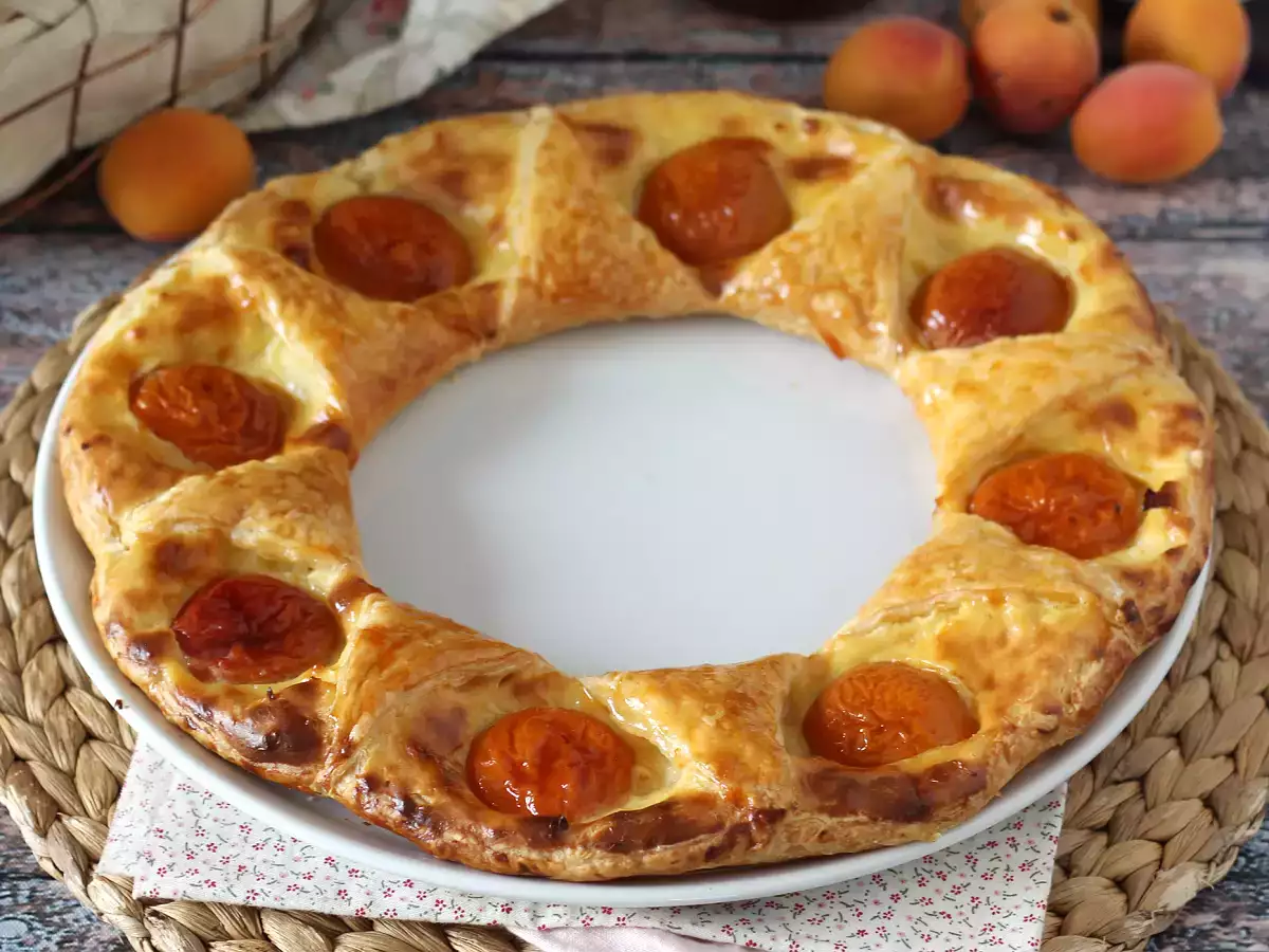 Tarte oranaise - Milföy hamuru, muhallebi ve kayısı