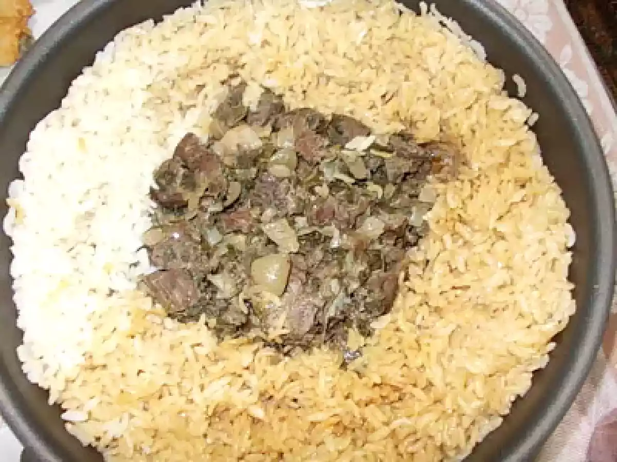 TAS KEBAP VE PATATESLİ GÜL BÖREĞİ