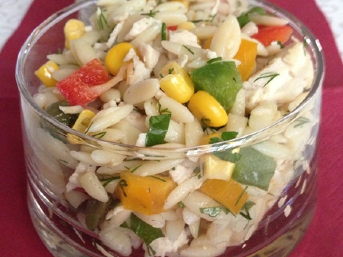 Tavuklu Arpa Sehriye Salatasi