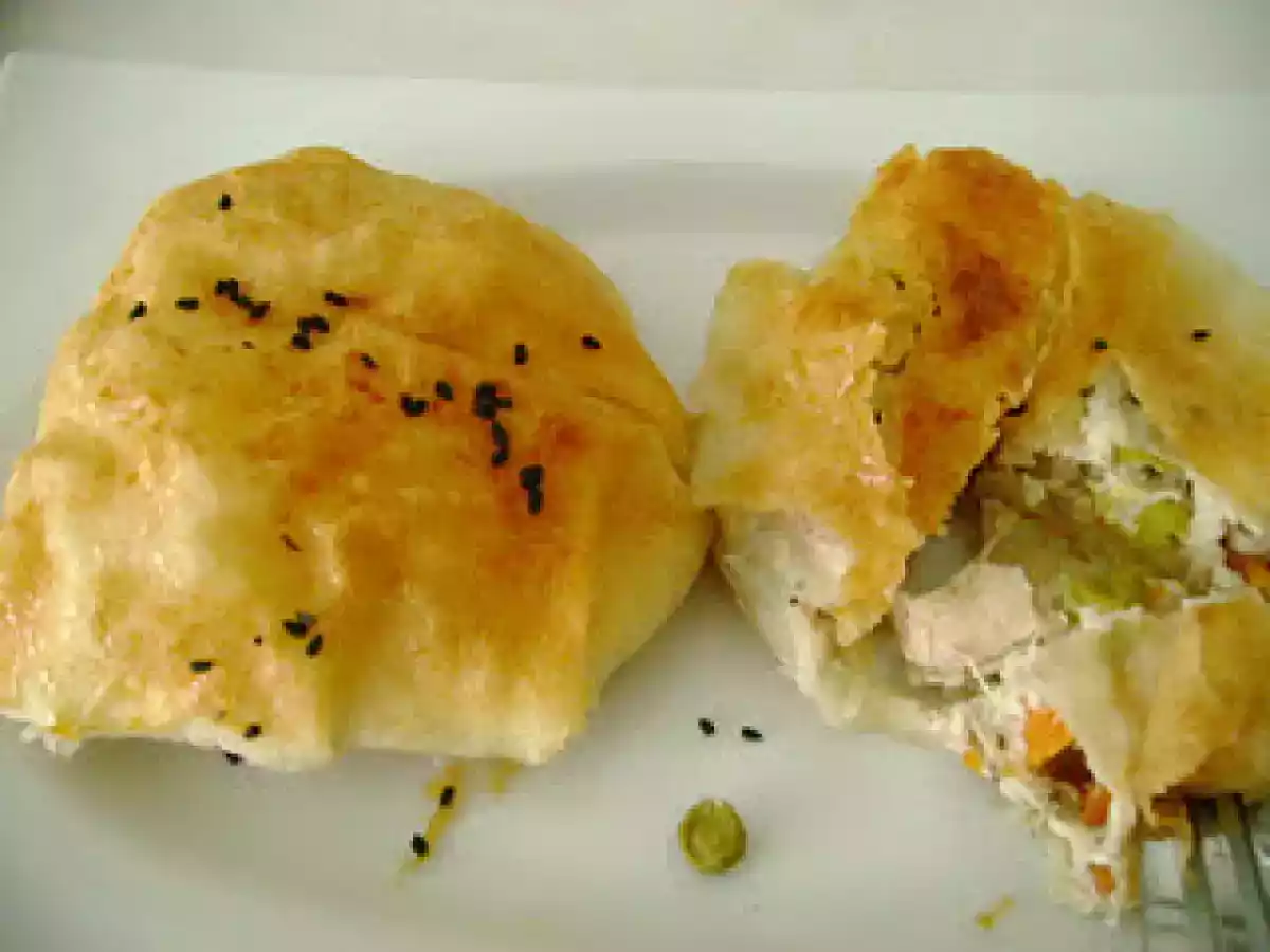 TAVUKLU GARNİTÜRLÜ BÖREK ............ - fotoğraf 2