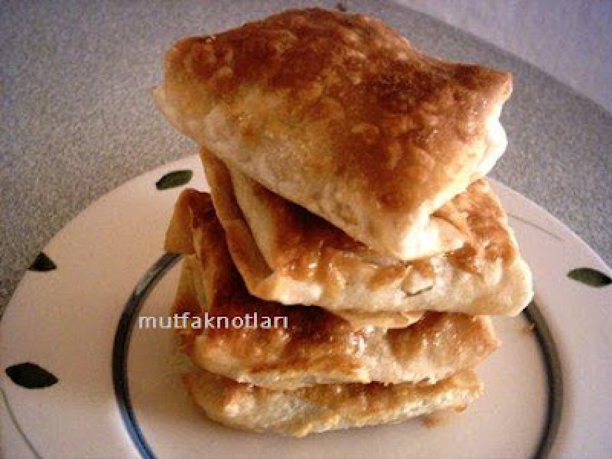 Tavuklu Garnitürlü Hazır Yufkadan Bohça Börek