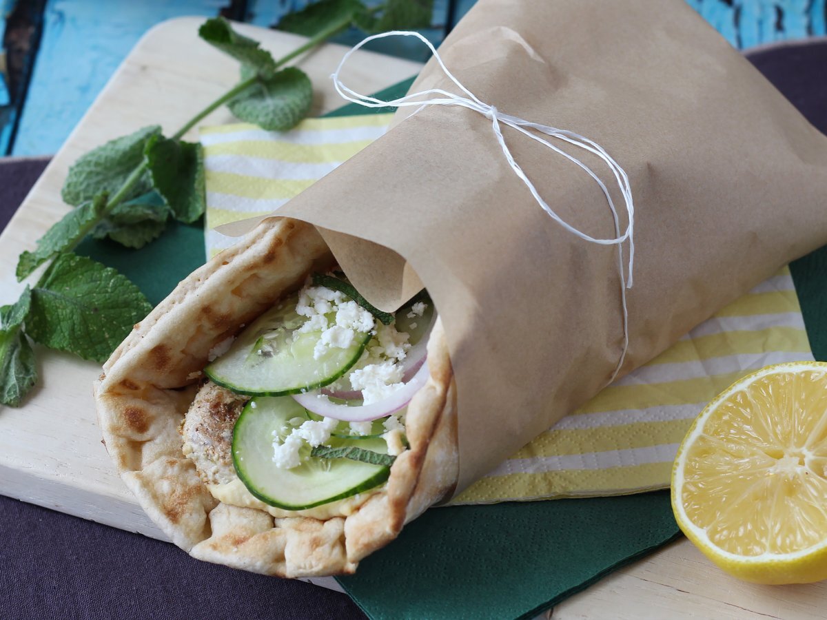 Tavuklu gyros, seveceğiniz Yunan sandviçi!