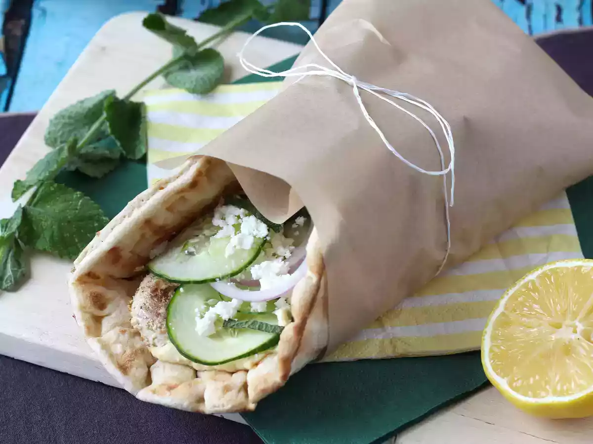 Tavuklu gyros, seveceğiniz Yunan sandviçi!