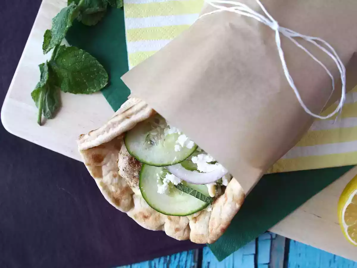 Tavuklu gyros, seveceğiniz Yunan sandviçi! - fotoğraf 3