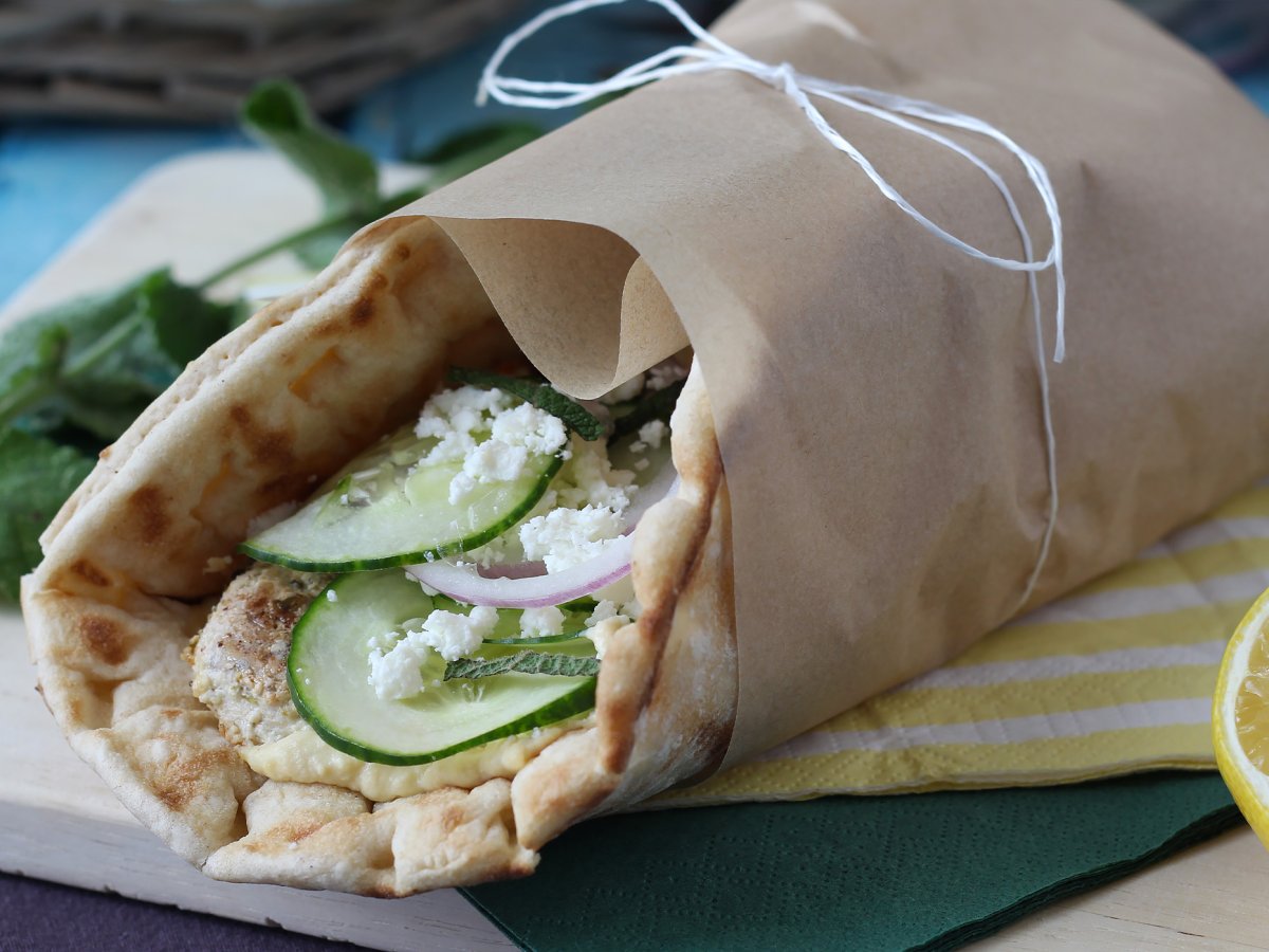 Tavuklu gyros, seveceğiniz Yunan sandviçi! - fotoğraf 4