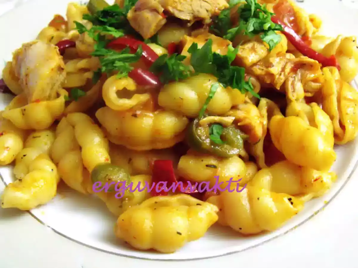 TAVUKLU MAKARNA