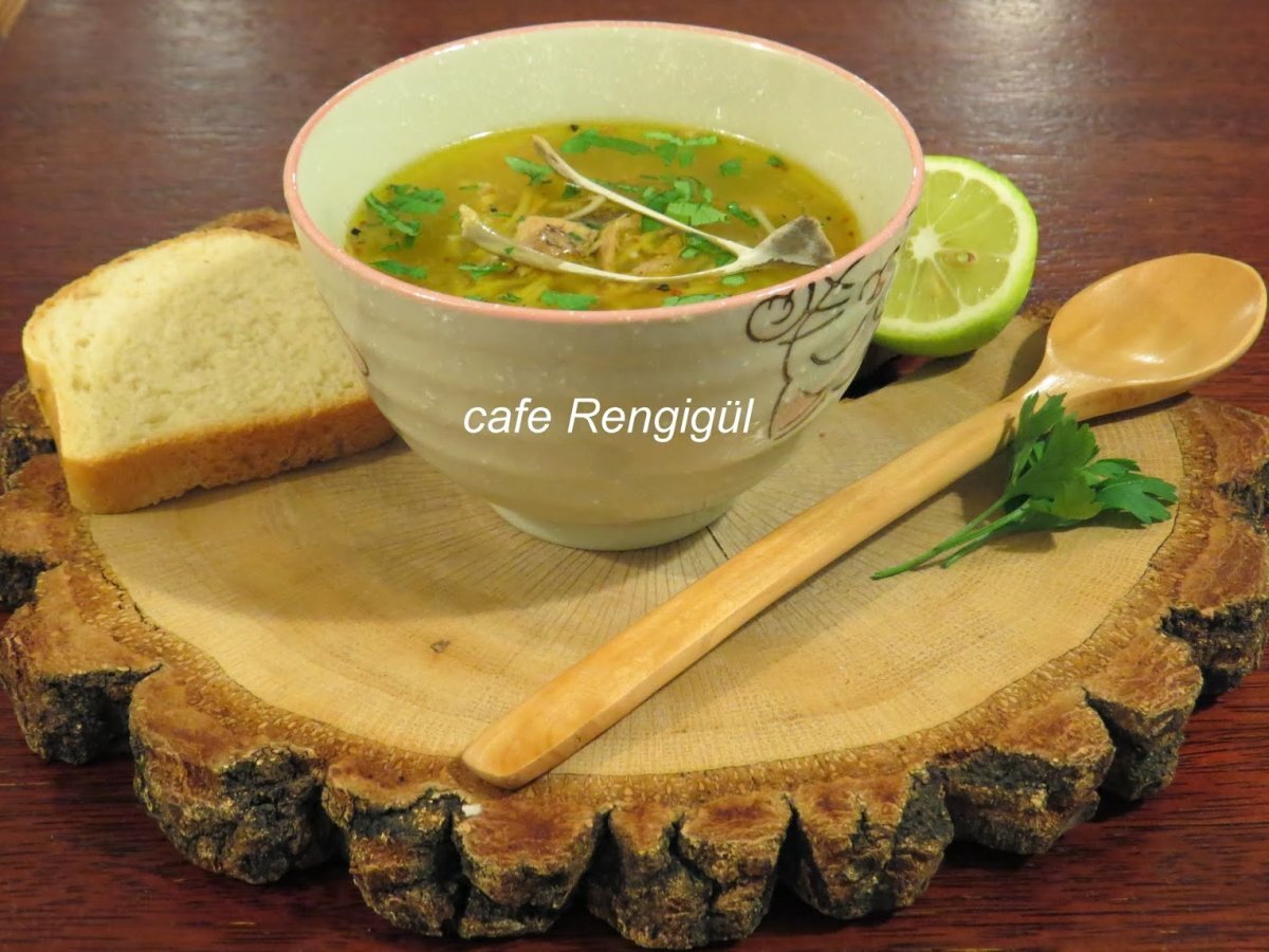 TAVUKLU ŞEHRİYE ÇORBASI