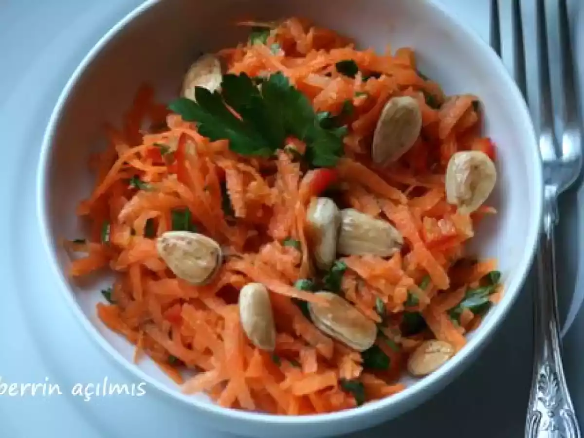 Taze zencefilli havuç salatası.....