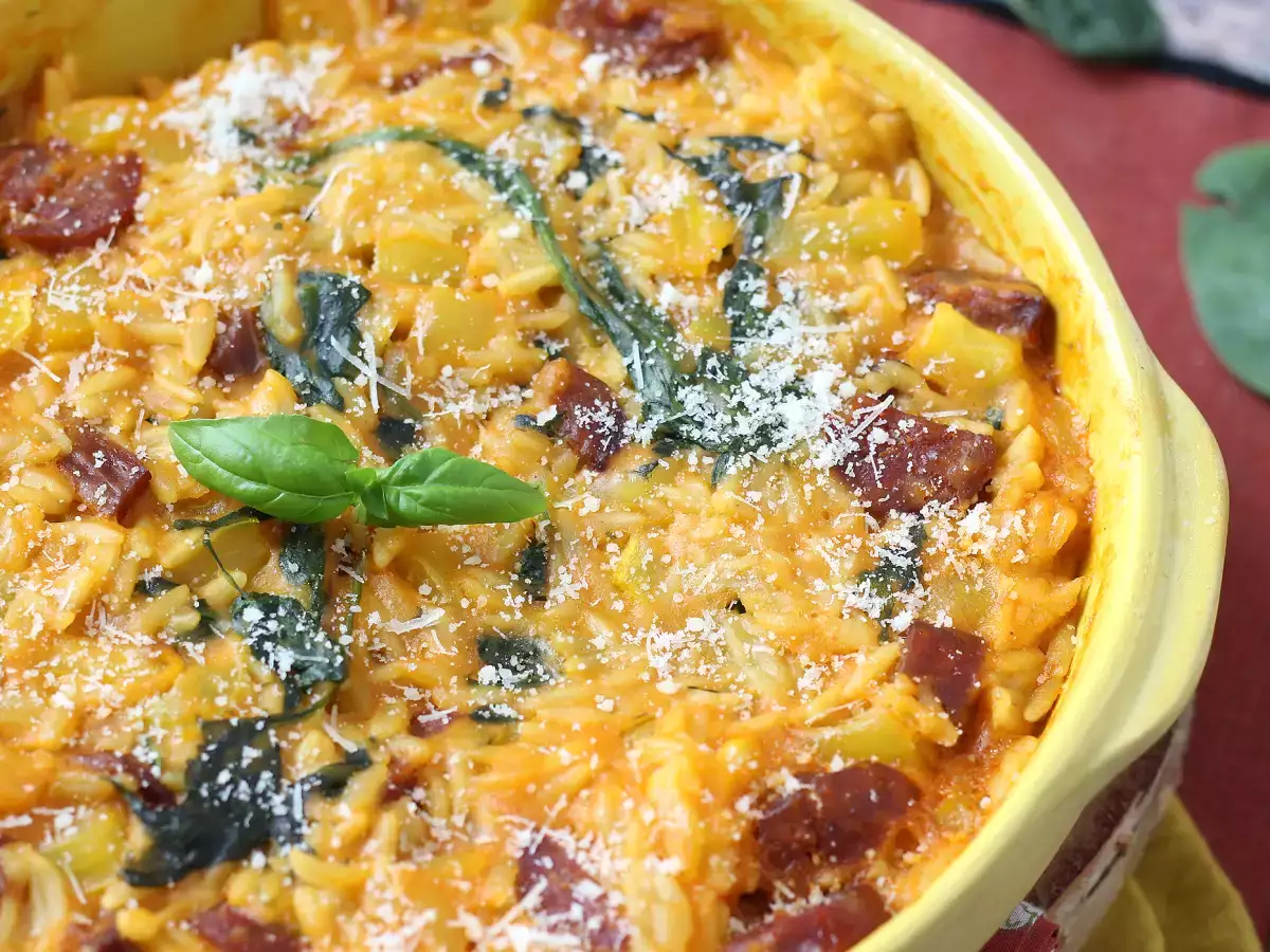 Tek tencerede biberli, chorizolu ve ıspanaklı orzo - fotoğraf 4