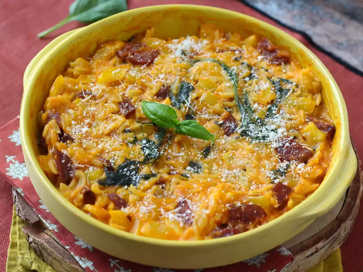 Tek tencerede biberli, chorizolu ve ıspanaklı orzo - fotoğraf 6