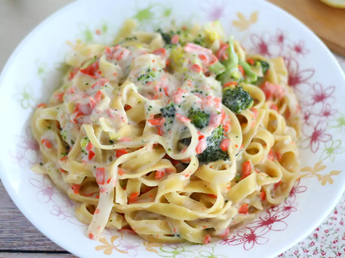 Tek Tencerede Somonlu ve Brokolili Tagliatelle - fotoğraf 2