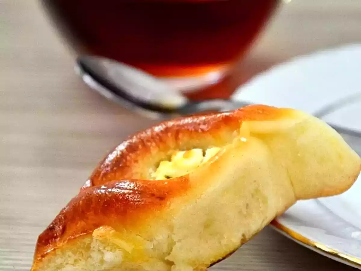 TEPSİDE PEYNİRLİ PİDE TARİFİ