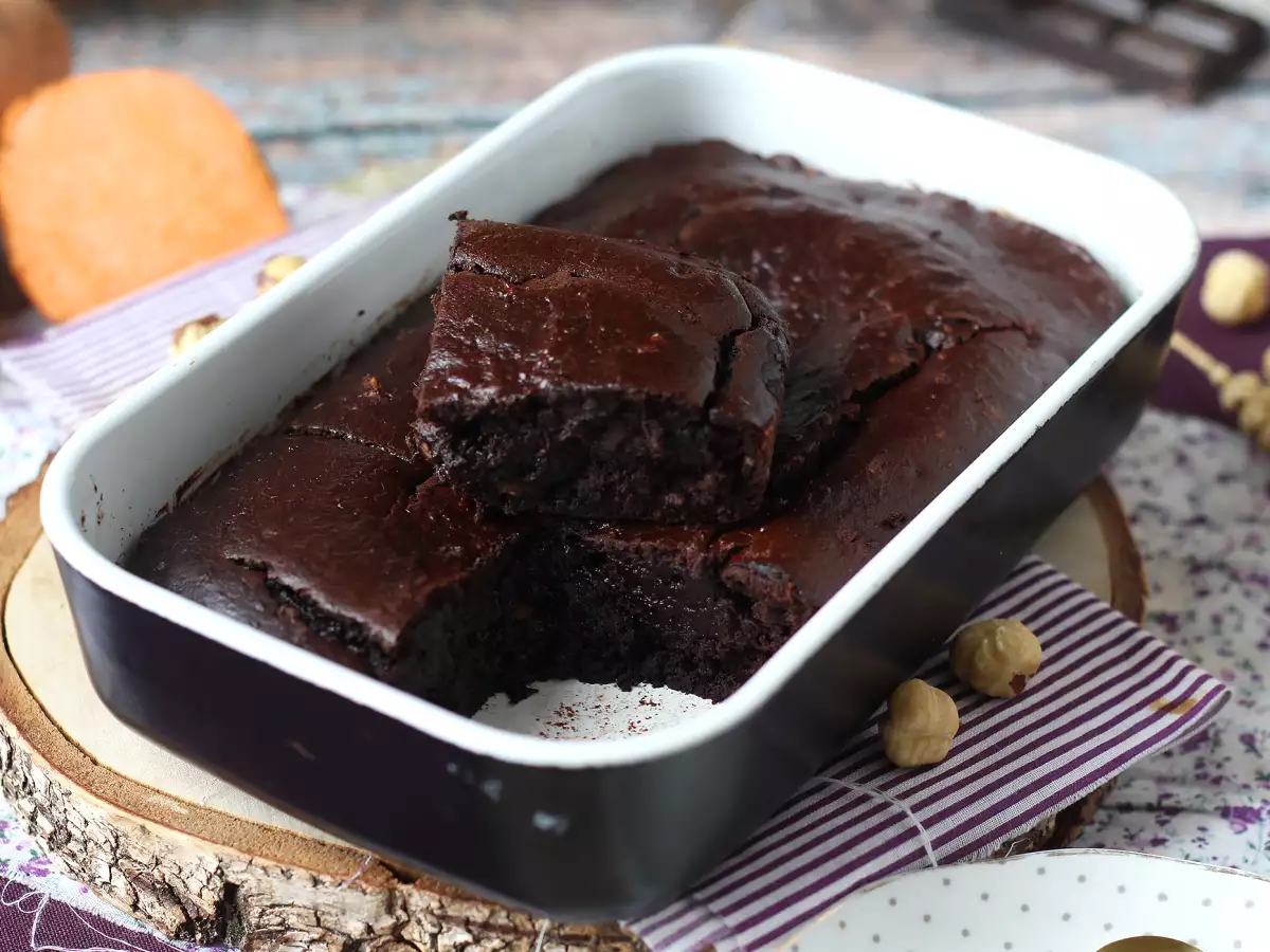 Tereyağı ve yağsız tatlı patatesli brownie