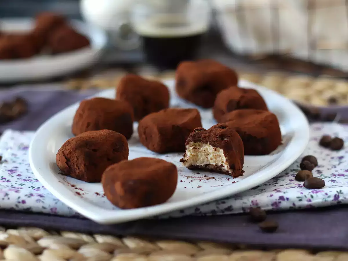 Tiramisu tarzı rochers, kahvenizin yanında mini porsiyonlarda mükemmel İtalyan tatlısı!
