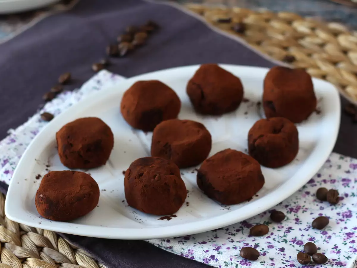 Tiramisu Topları: Kahvenin Yanında Sunabileceğiniz Mini İtalyan Tatlıları! - fotoğraf 3