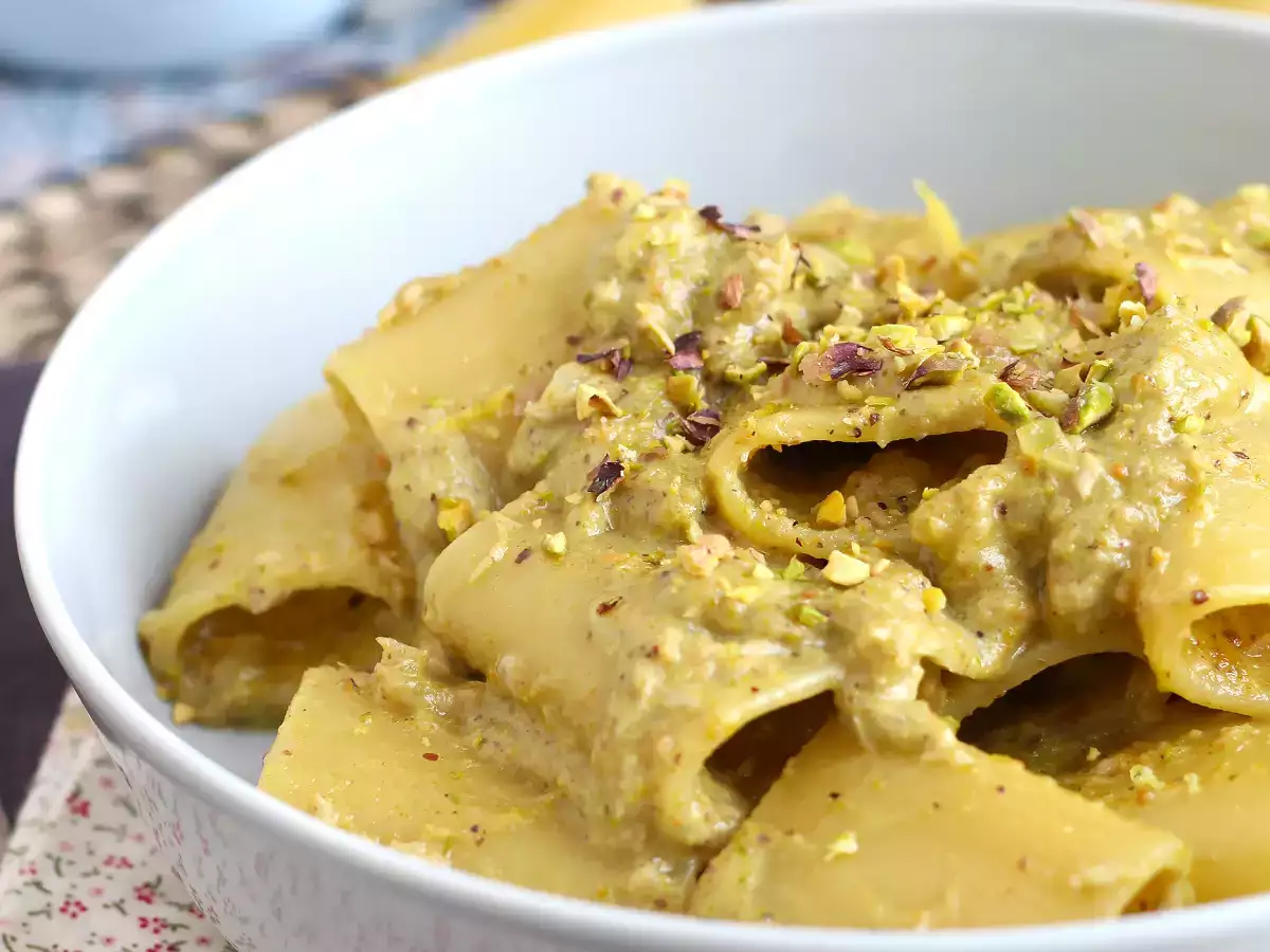 Ton balıklı, Antep fıstıklı ve limonlu makarna - fotoğraf 2