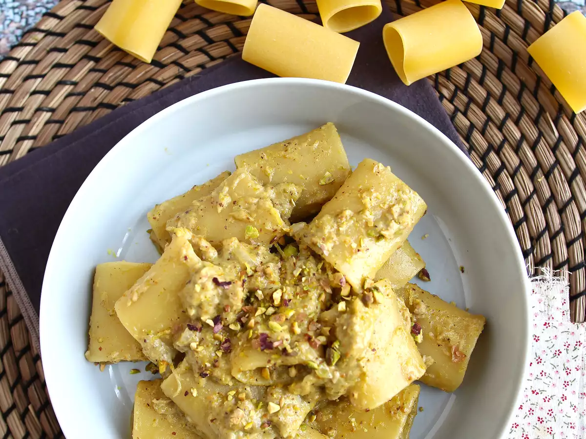 Ton balıklı, Antep fıstıklı ve limonlu makarna - fotoğraf 3