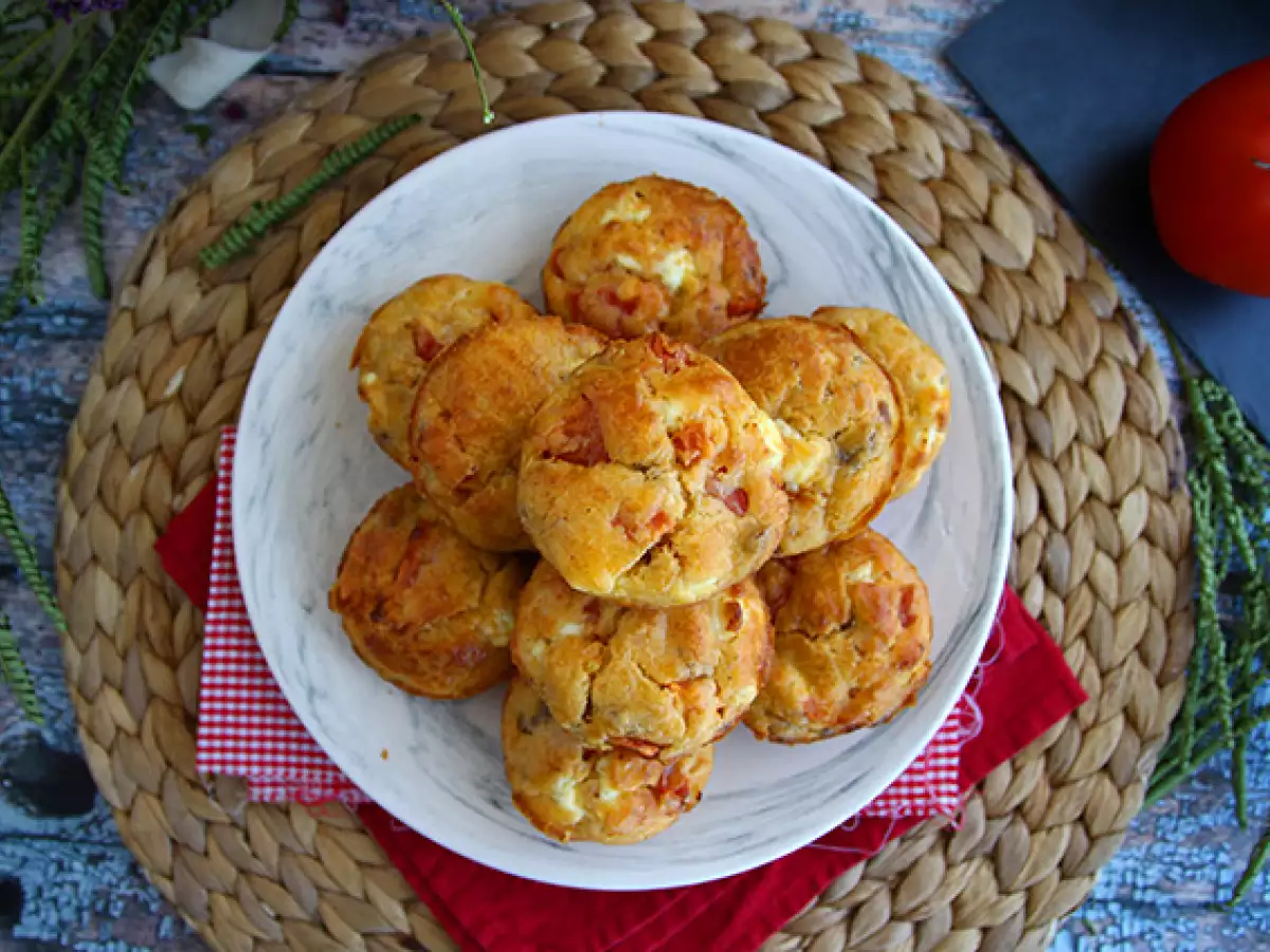 Ton balıklı, domatesli ve fetalı muffin - fotoğraf 2